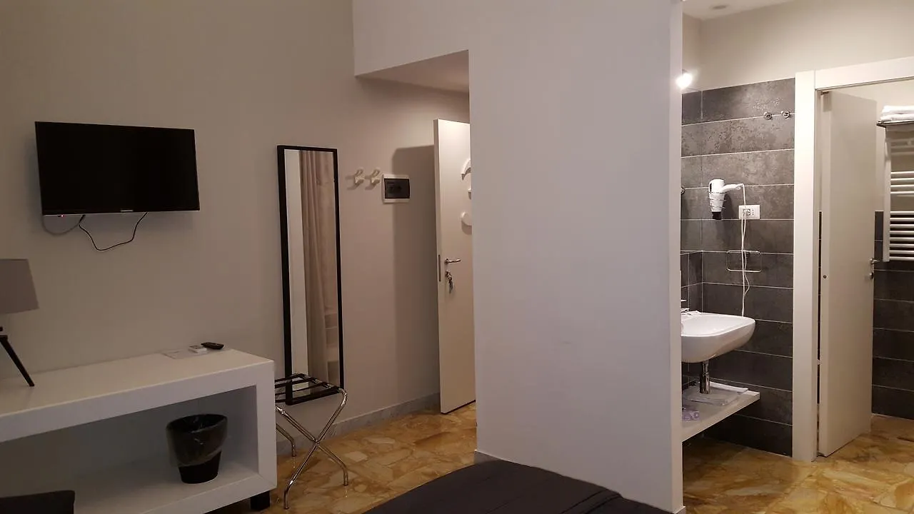*** Guest house B&B Rettifilo Naples Italy